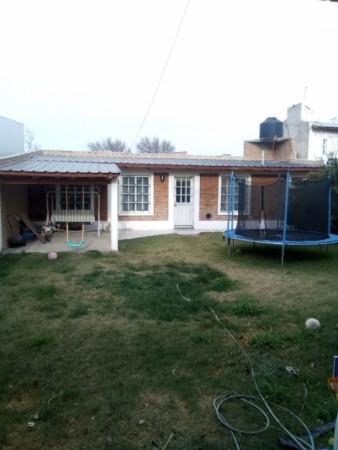 VENDO CASA 4 DORMITORIOS EN PLOTTIER