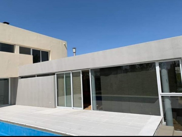 CH CLAUDIA BIENES RAICES VENDE  CASA nivel gerencial en Barrio Privado Golf club Neuquen