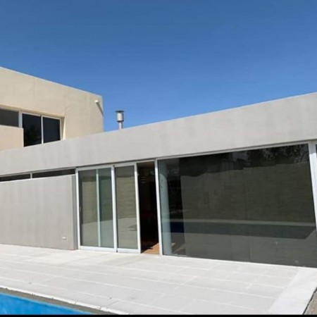 CH CLAUDIA BIENES RAICES VENDE  CASA nivel gerencial en Barrio Privado Golf club Neuquen