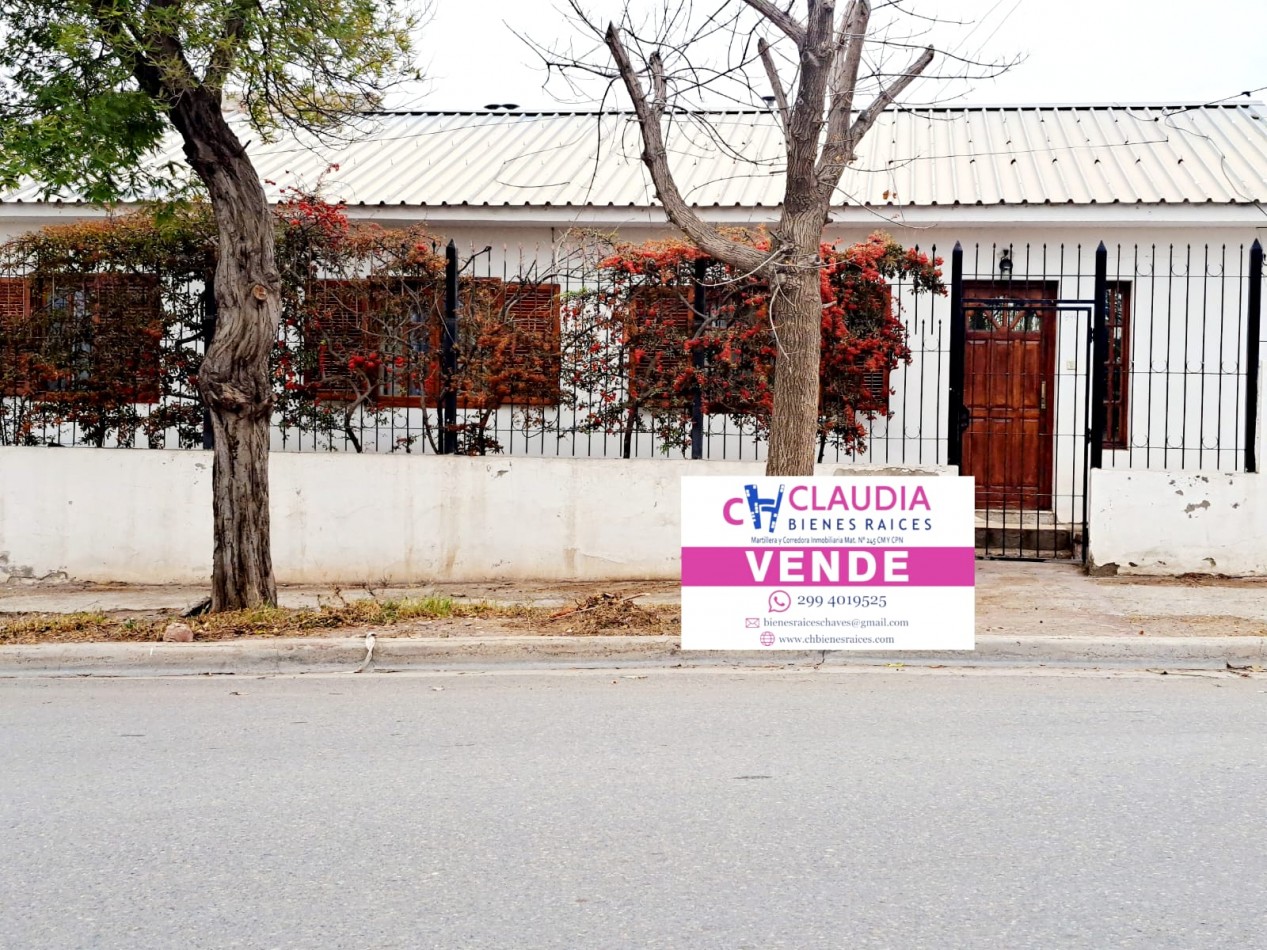 ¡Oportunidad unica! Venta de espaciosa casa de 5 dormitorios en  Bo Melipal de Neuquen. CH Claudia Bienes Raices te invita a descubrir tu hogar ideal.